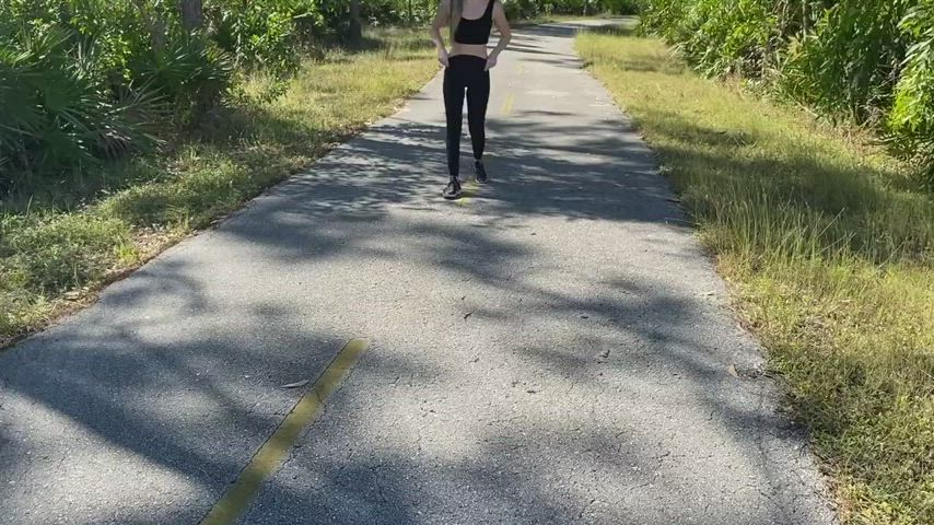 flashing young pussy lips - free porn video