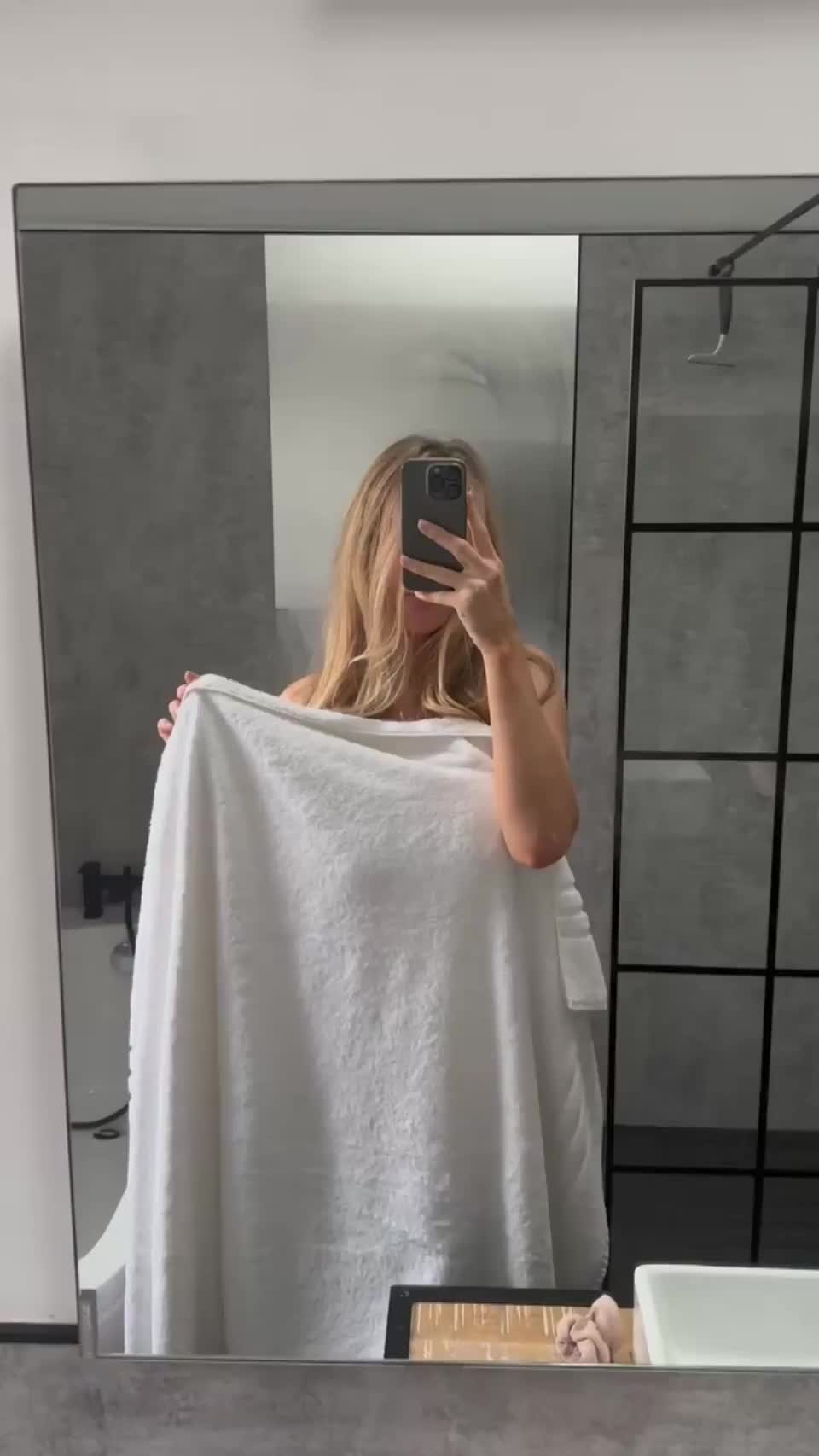 3.. 2.. 1.. big boobs! 🥳 - free porn video