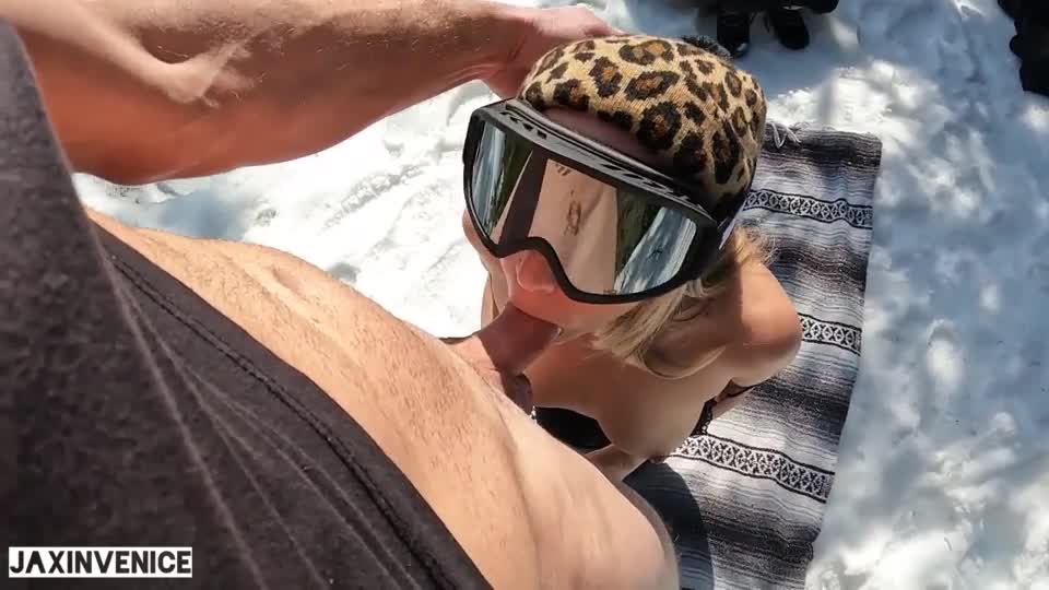 Mouth stuff outside - free porn video