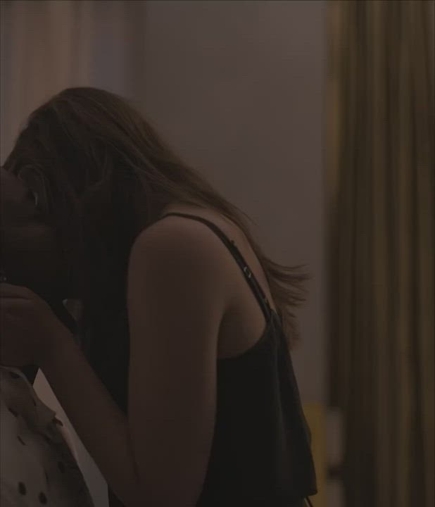 Elizabeth Olsen invites her bull on Saturday night🥵 - free porn video