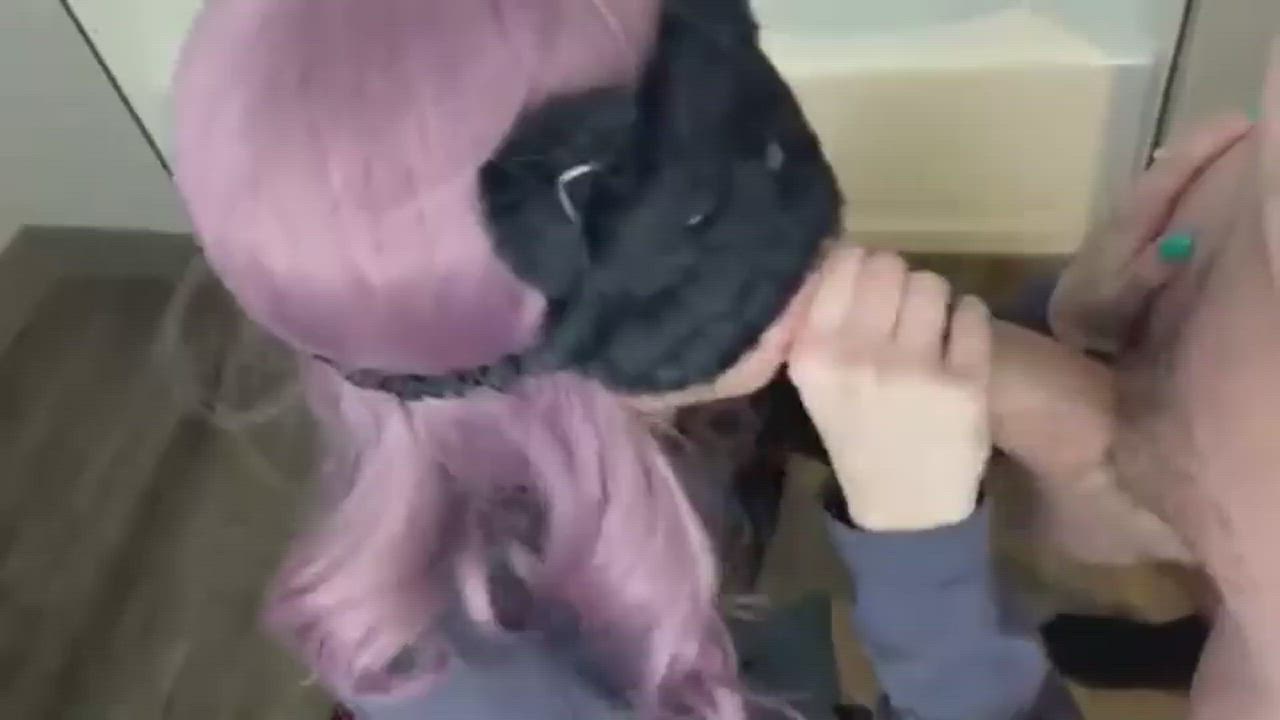 Adorable girl sucks huge cock - free porn video