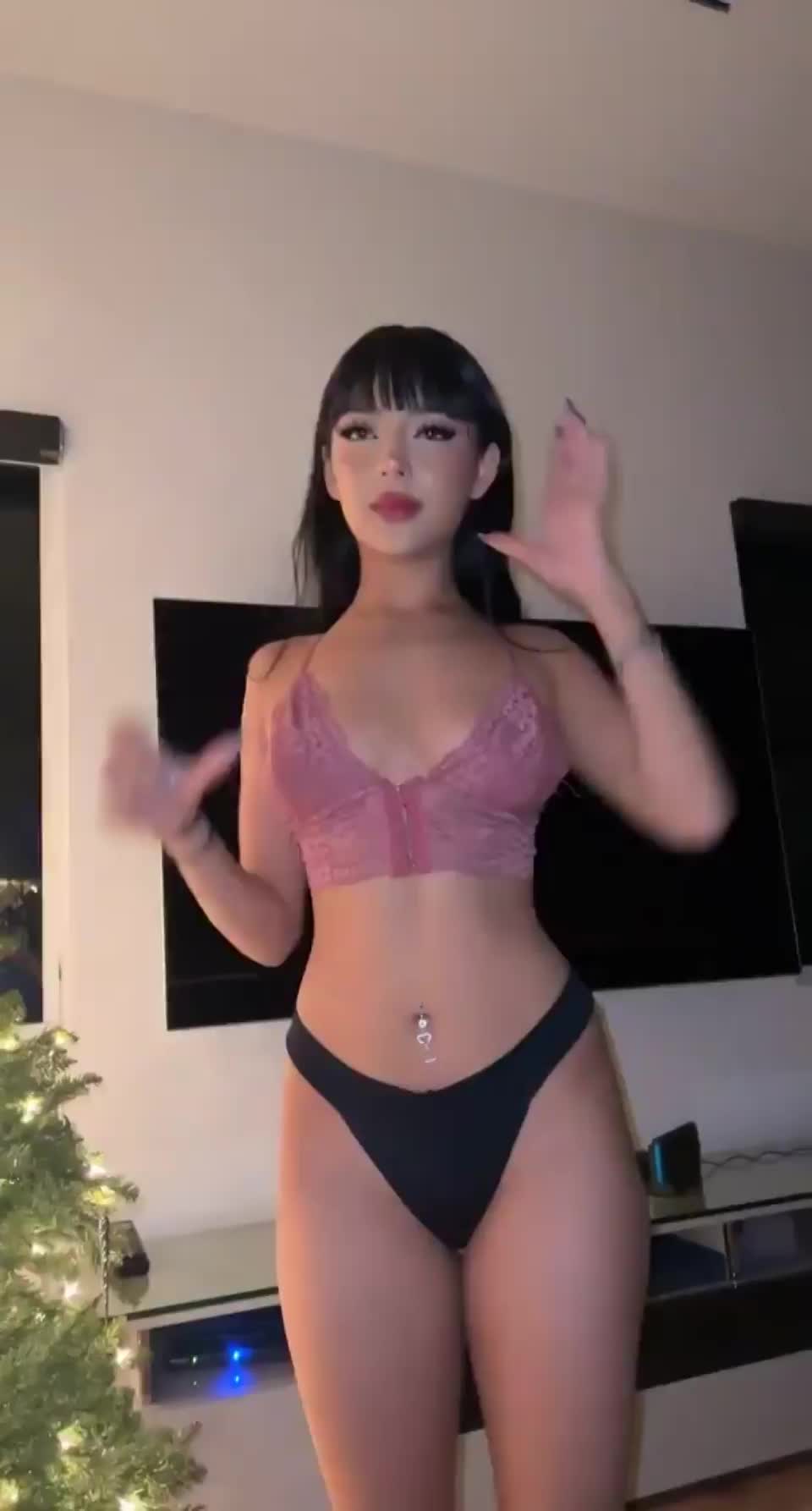 They wont suck themselves - free porn video