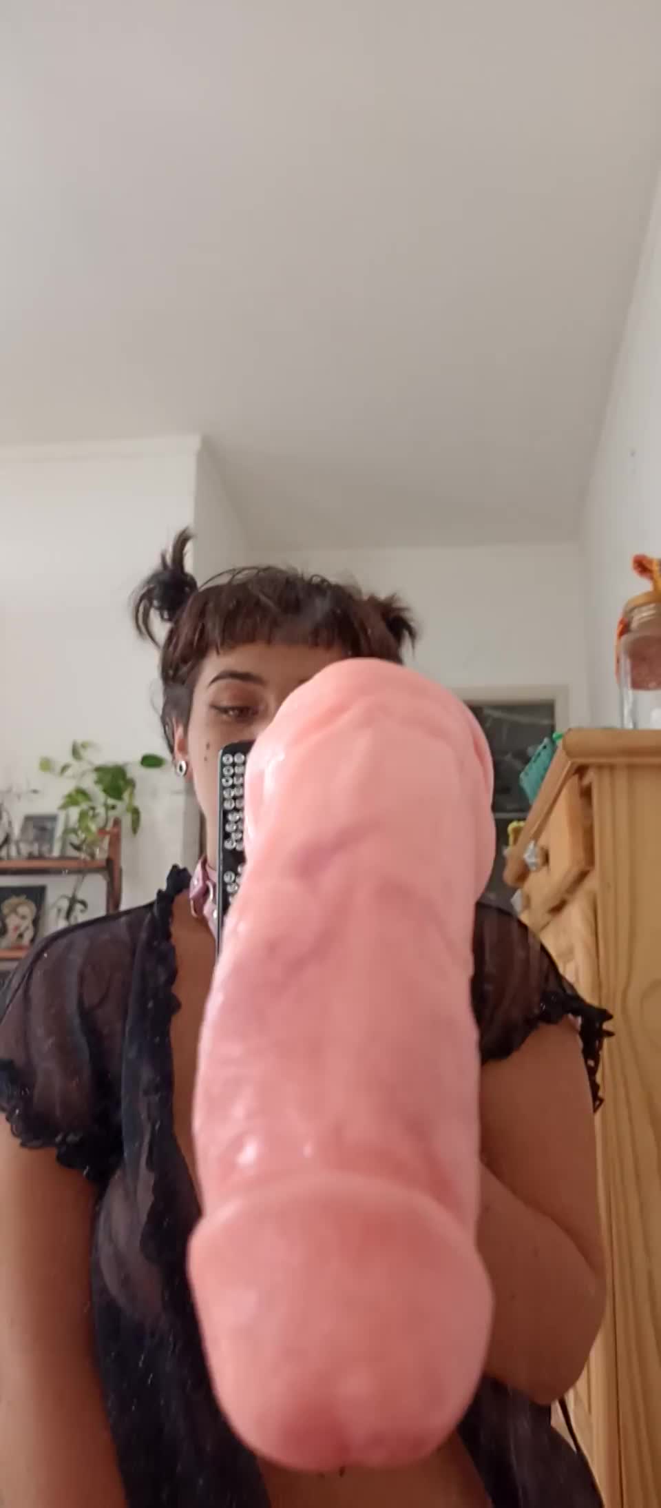 feels so good to suck on - free porn video