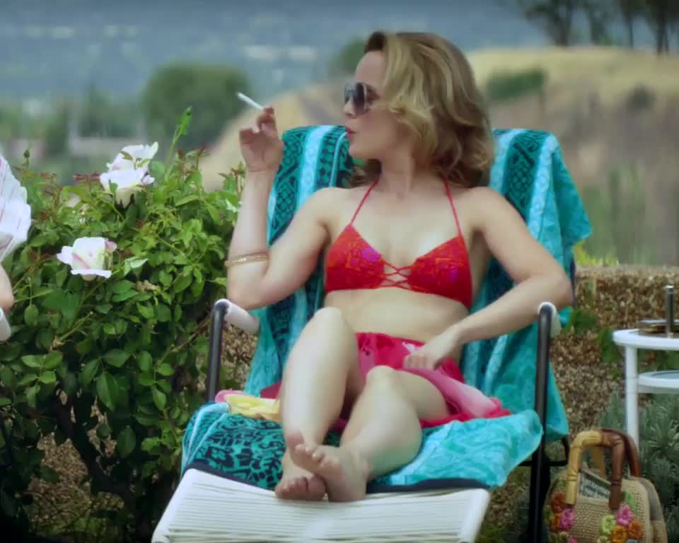 Birthday Girl: Mena Suvari in American Woman [S1E6-2018] - free porn video